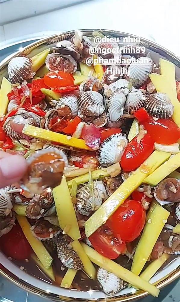 Thuý Kiều được Ngọc Trinh yêu quý vì chăm sóc sếp tận tình-6