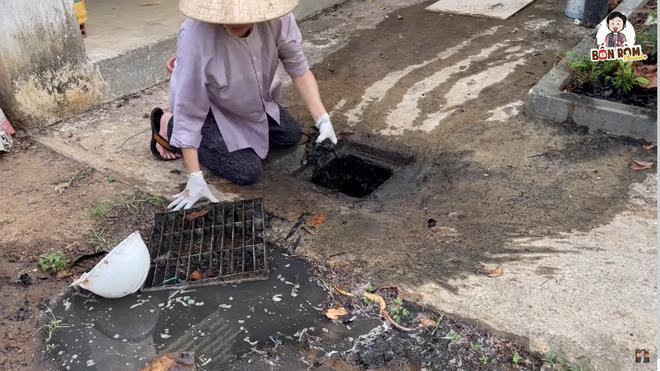 Hoài Linh tự tay móc cống: Nổi tiếng cũng là người, cũng phải làm hết-3