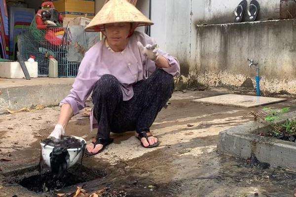 Hoài Linh gây sốt với đôi chân cực phẩm đẹp hơn phái nữ-7