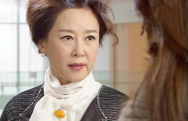 Vừa hết cữ, mẹ chồng đã giục đẻ thêm đứa nữa, nàng dâu nói một câu khiến bà im bặt-1