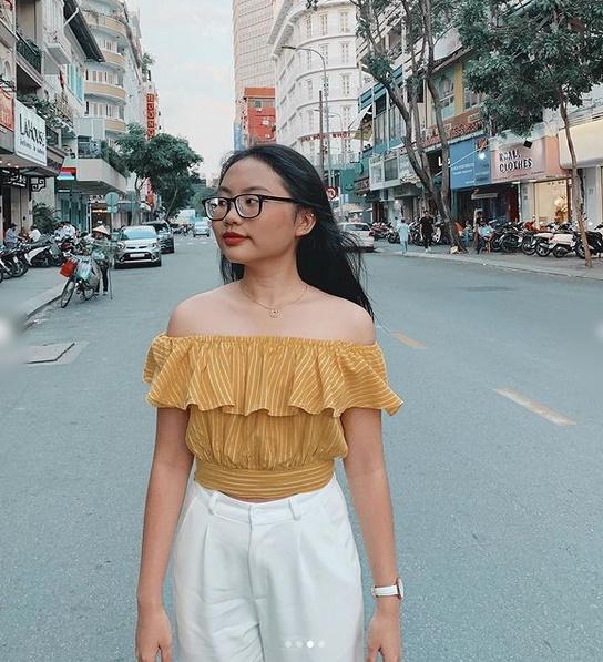 STREET STYLE: Chi Pu mặc đồ khoét táo bạo - Phương Mỹ Chi khoe vai trần-2