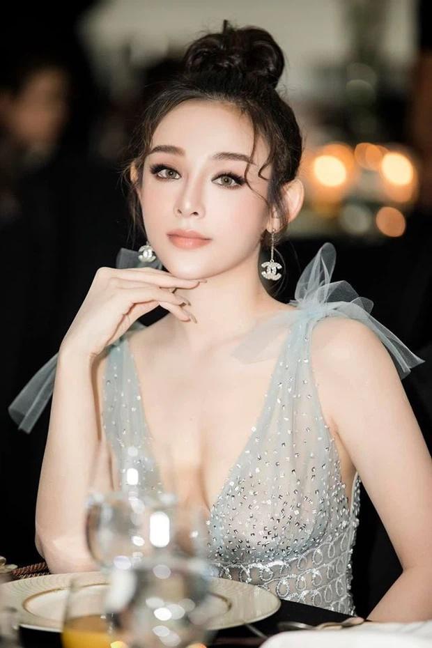 Chi Pu - Huyền Baby - Linh Rin chung khung hình, ai nhỉnh hơn ai?-5