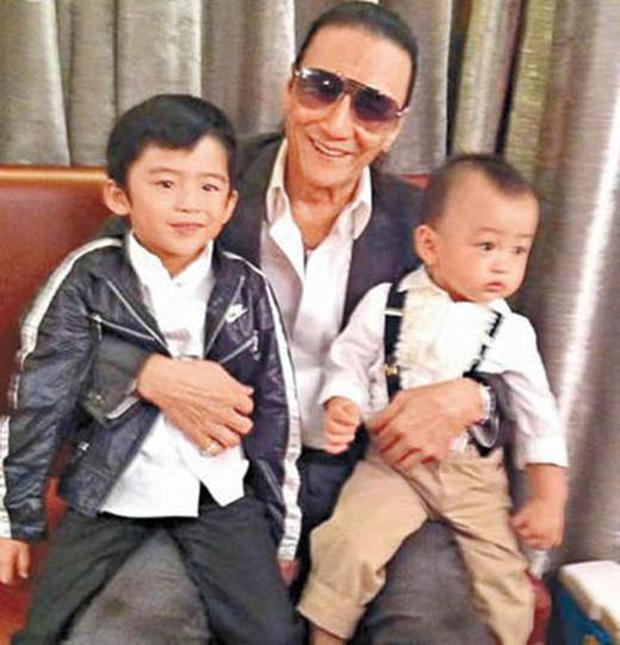 Trương Bá Chi muốn đổi họ cho con, Tạ Đình Phong phản ứng gay gắt-2