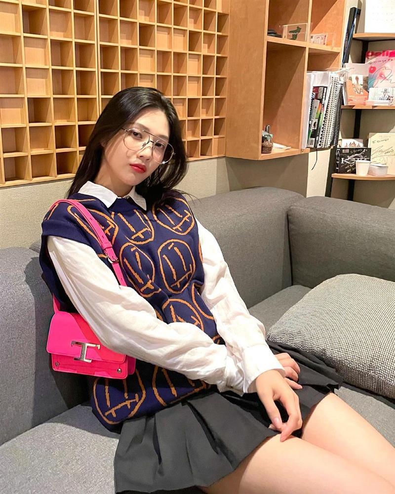 Style sao Hàn: Song Hye Kyo leo top 1 tìm kiếm chỉ với ảnh hậu trường-10