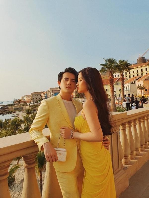 Sánh đôi cùng Ông Cao Thắng, Đông Nhi gây sốt với body nuột nà sau sinh-2