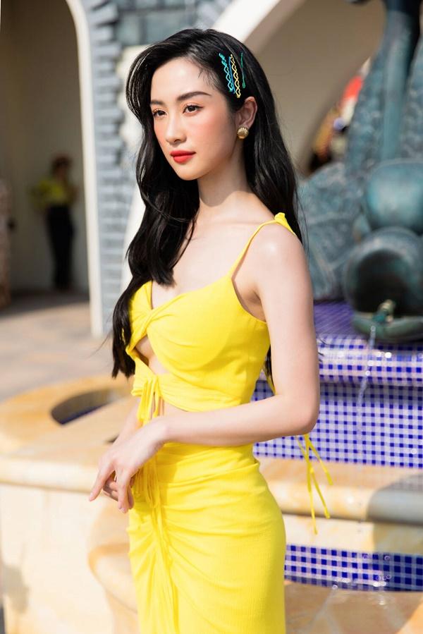 Sánh đôi cùng Ông Cao Thắng, Đông Nhi gây sốt với body nuột nà sau sinh-10