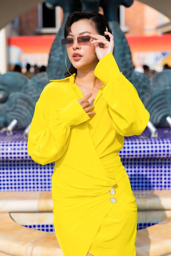 Sánh đôi cùng Ông Cao Thắng, Đông Nhi gây sốt với body nuột nà sau sinh-11