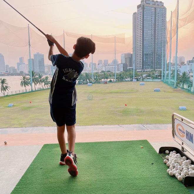 Cậu ấm cô chiêu nhà Lệ Quyên, Trương Ngọc Ánh dát hàng hiệu từ nhỏ-11