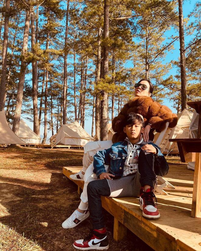 Cậu ấm cô chiêu nhà Lệ Quyên, Trương Ngọc Ánh dát hàng hiệu từ nhỏ-7