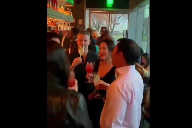 Nhắc nhở không hút thuốc lá, thực khách bị hất nước lẩu nóng vào mặt-3