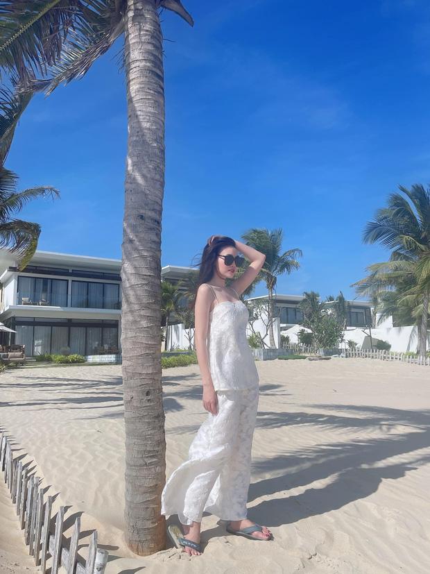 Lan Ngọc diện bikini khoe body nóng hơn ngày hè, fans chỉ soi đôi chân-4