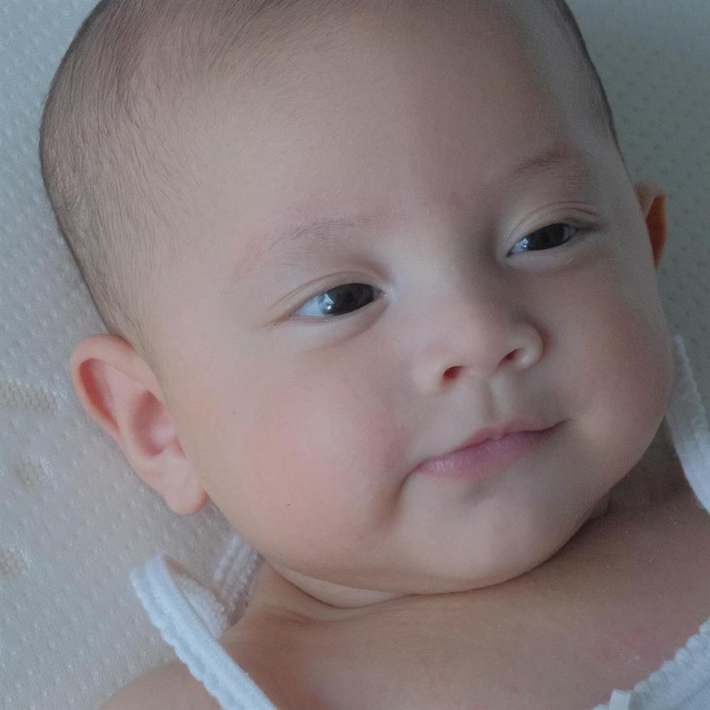 Cặp song sinh của Hồ Ngọc Hà: Leon phát triển bỏ xa Lisa-6