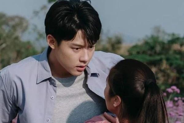 Vợ muốn thuê người trông con để đi làm nhưng chồng dằn mặt và màn đáp trả sâu cay-1