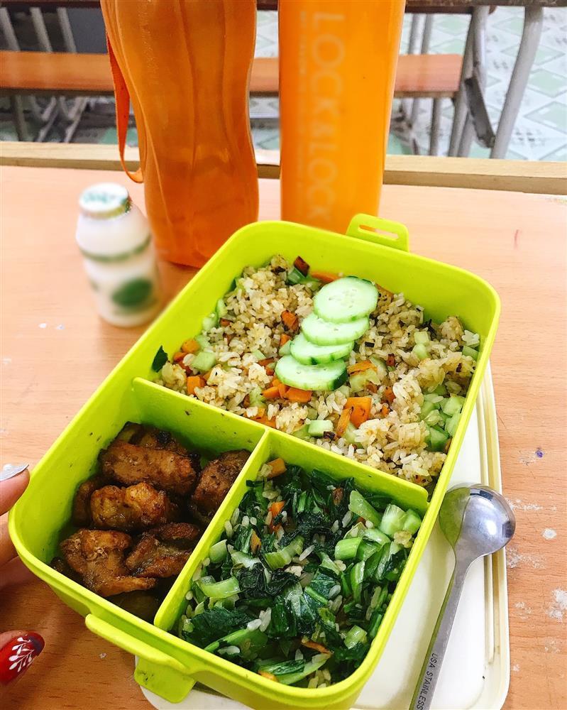 Sống một mình, sinh viên 9x khoe bữa ăn tự nấu đầy đặn như nhà đông người-11