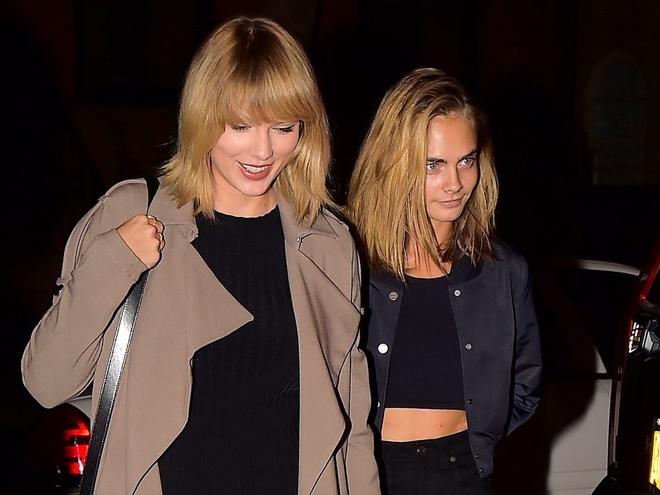 Cara Delevingne và Taylor Swift quen nhau sau sàn diễn Victoria's Secret Fashion Show. Cả hai sau đó nhanh chóng đi chơi cùng ở New York. Siêu mẫu đồng tính là một trong những người bạn xuất hiện trong MV 