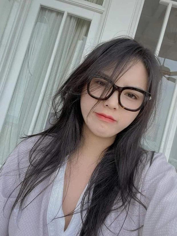 SAO MAKEUP OVER: Nam Em trang điểm già chát - Ricky Star mặt như chảo dầu-9