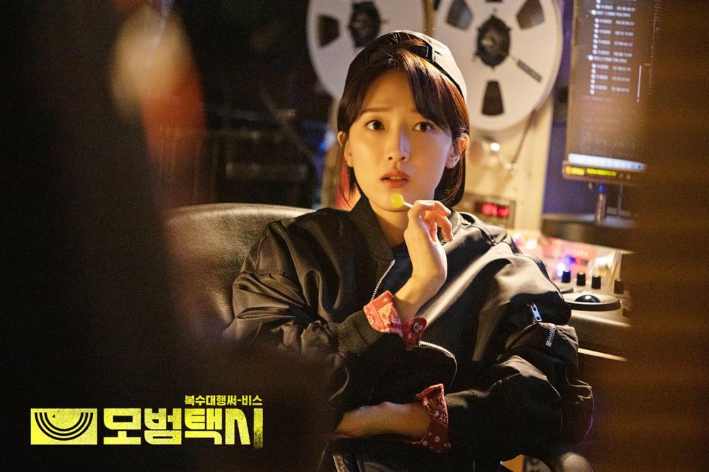 Esom, Pyo Ye Jin và Cha Ji Yeon phá vỡ định kiến phái yếu trong Taxi Driver-3