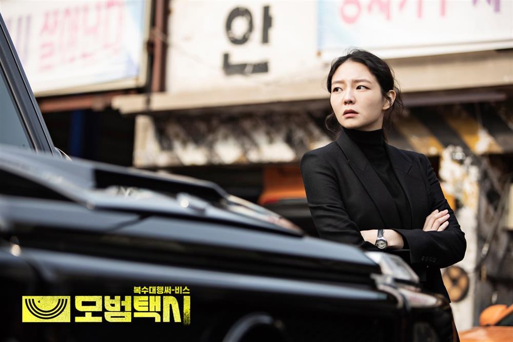 Esom, Pyo Ye Jin và Cha Ji Yeon phá vỡ định kiến phái yếu trong Taxi Driver-2