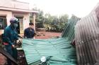Lâm Đồng: Sét đánh chết 1 người đang gặt lúa, lốc xoáy thổi bay 70 mái nhà