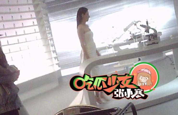 Trương Bá Chi bụng to vượt mặt dù phủ nhận mang thai lần 4-5