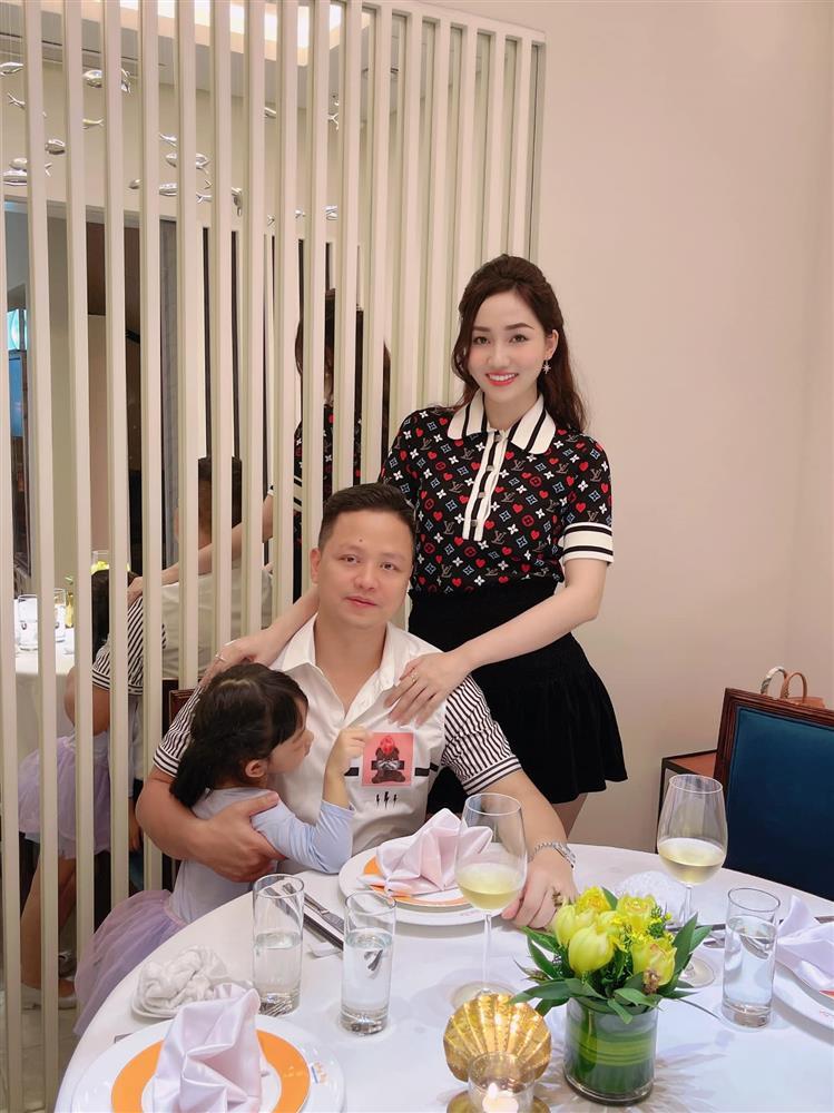 Á hậu Ngô Trà My và chồng đại gia kỷ niệm 5 năm cưới hoành tráng-10