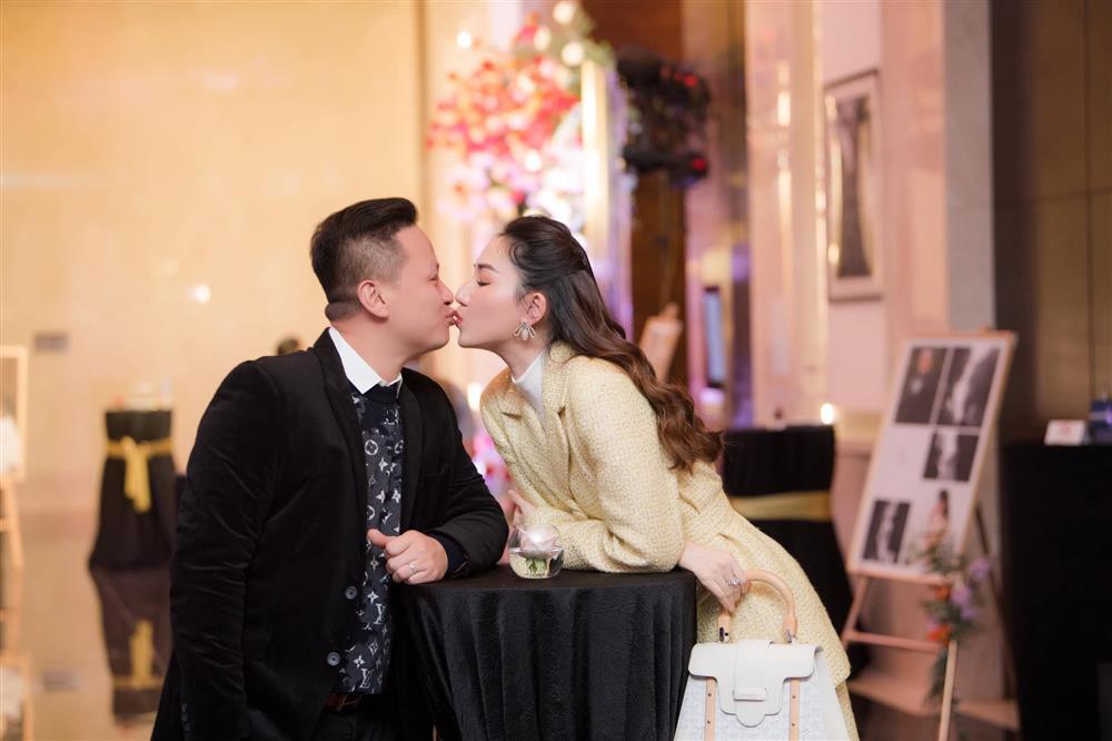 Á hậu Ngô Trà My và chồng đại gia kỷ niệm 5 năm cưới hoành tráng-7