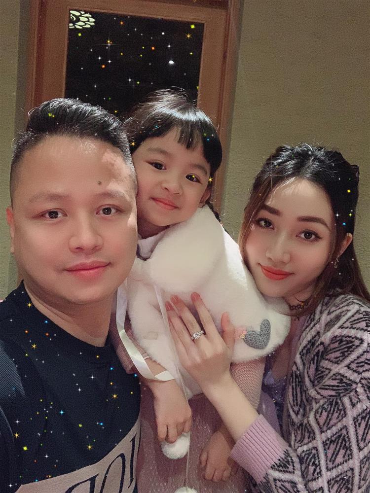 Á hậu Ngô Trà My và chồng đại gia kỷ niệm 5 năm cưới hoành tráng-9