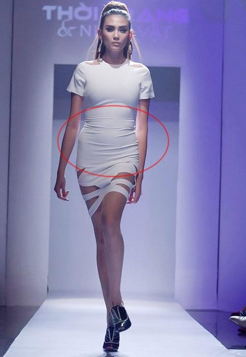 Diễm My 9X, Hồ Ngọc Hà lộ bụng lùm lùm vì chọn sai váy-7