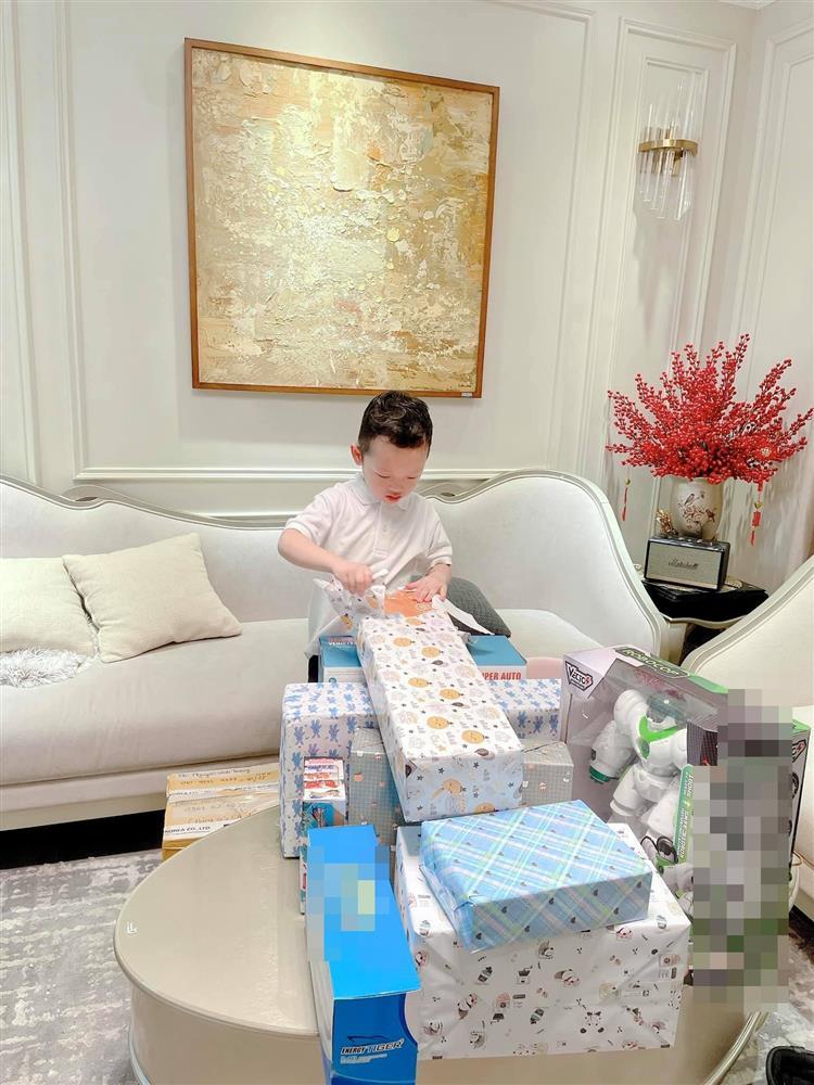Chiều con như Ly Kute: Sinh nhật quý tử năm nào cũng có, du lịch đếm không xuể-3
