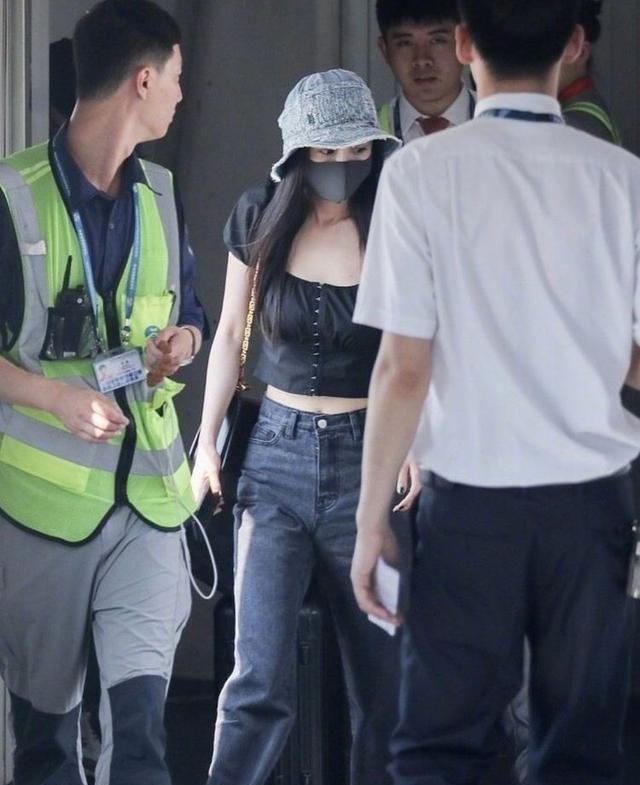 Dương Mịch tạo trend vòng eo manga dễ gây tổn thương cột sống-8