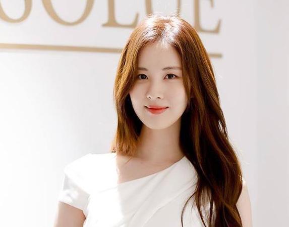 Gái ngoan Seohyun diễn cảnh nóng cùng đàn em Lee Jun Young-4