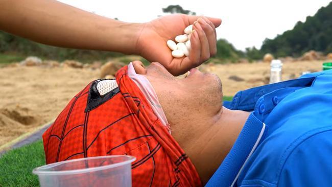 Phát hiện kênh YouTube trẻ em nội dung nhảm nhí: Thử thách nguy hiểm, bạo lực câu view-7