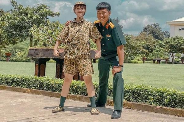 Hậu Hoàng lộ mặt mộc, nhan sắc không son phấn trông thế nào?-4