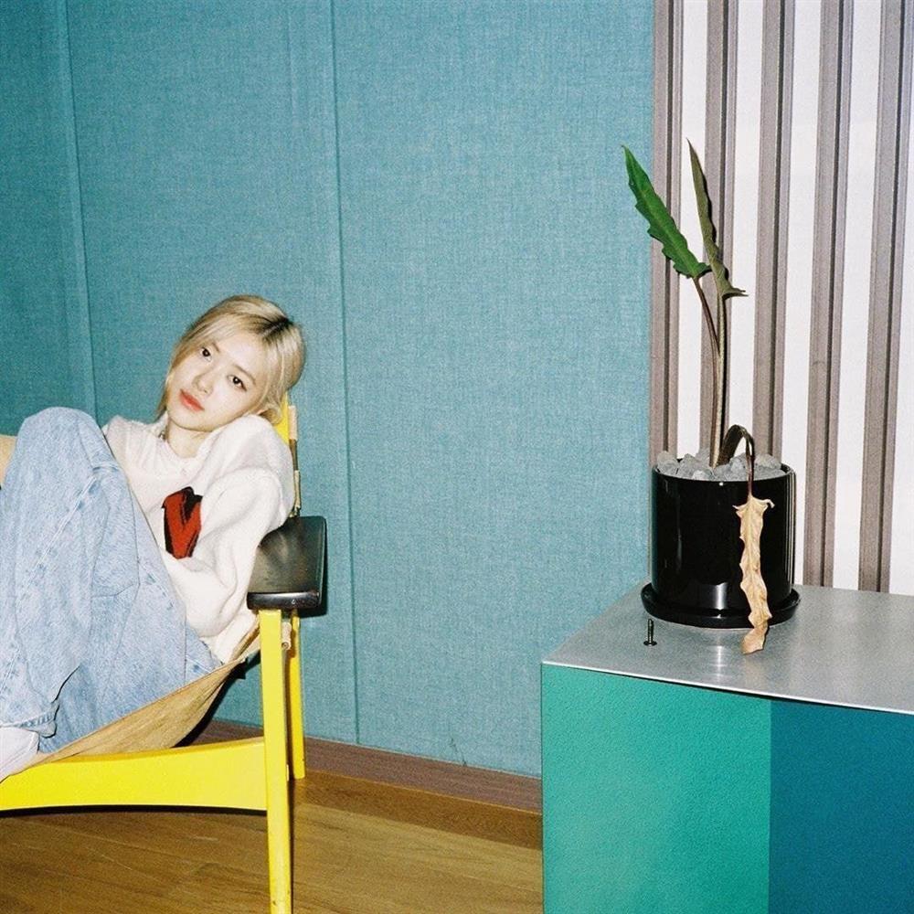 Netizens nói gì về khí chất của Rosé đang khiến MXH Hàn điên đảo?-3