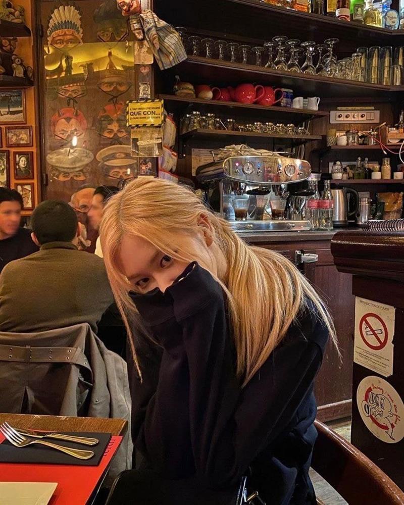 Netizens nói gì về khí chất của Rosé đang khiến MXH Hàn điên đảo?-14