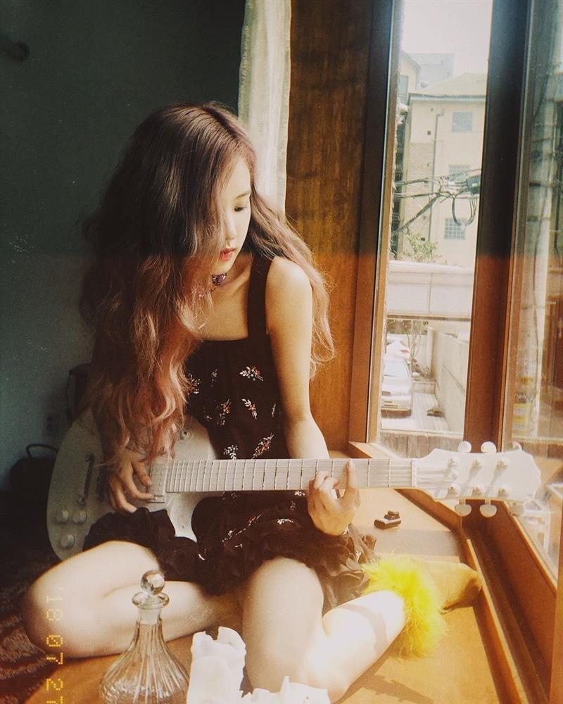 Netizens nói gì về khí chất của Rosé đang khiến MXH Hàn điên đảo?-11