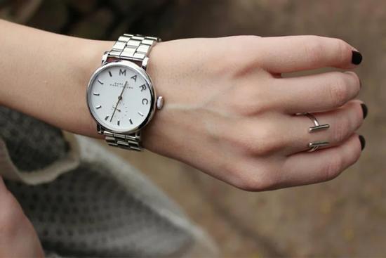 Chọn đồng hồ đeo tay theo phong thủy: Chủ nhân càng dùng càng thành công phát tài