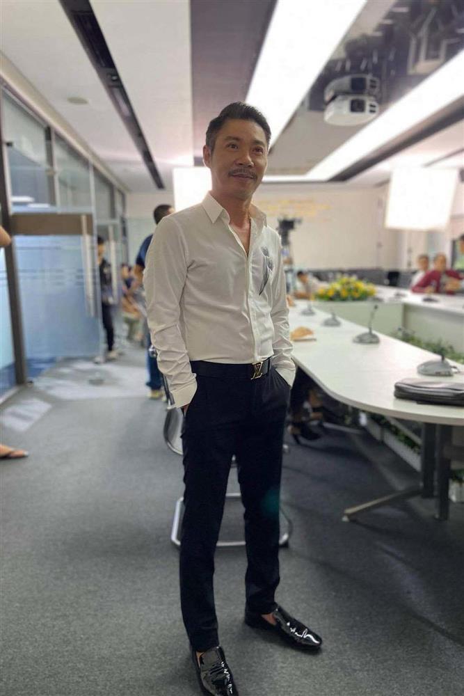 Lấy vợ trẻ, Công Lý tậu loạt đồ hiệu toàn vài chục triệu một món-9