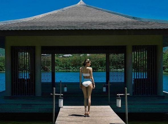Hồ Ngọc Hà tung ảnh bikini, gây sốt hơn cả là bàn tay hư của Kim Lý-4