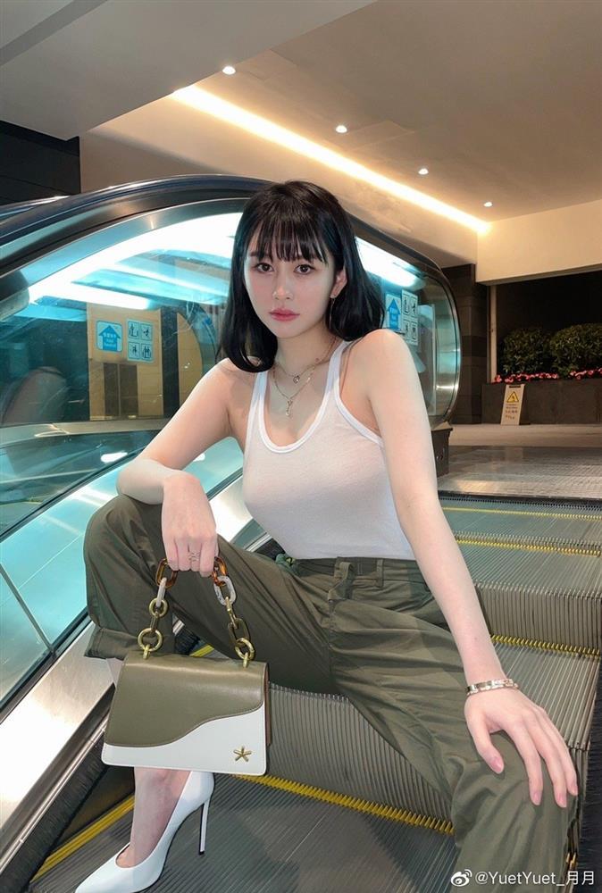 Con gái bom sex Khâu Thục Trinh gợi cảm ngang ngửa mẹ-1