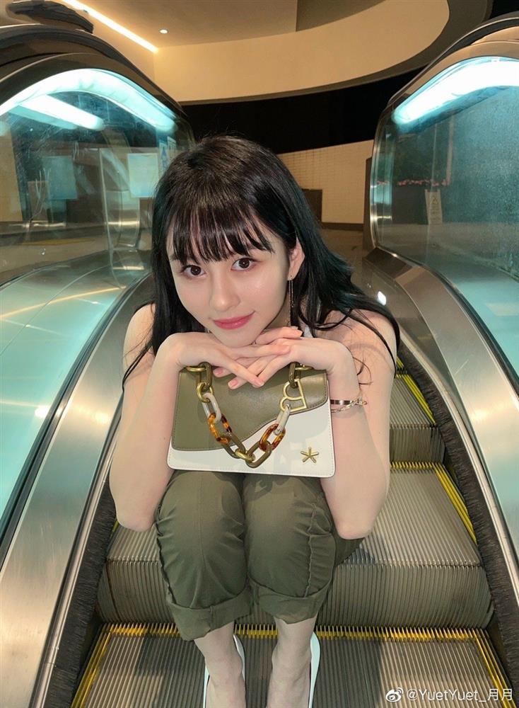 Con gái bom sex Khâu Thục Trinh gợi cảm ngang ngửa mẹ-2