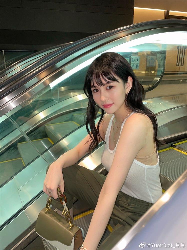 Con gái bom sex Khâu Thục Trinh gợi cảm ngang ngửa mẹ-3