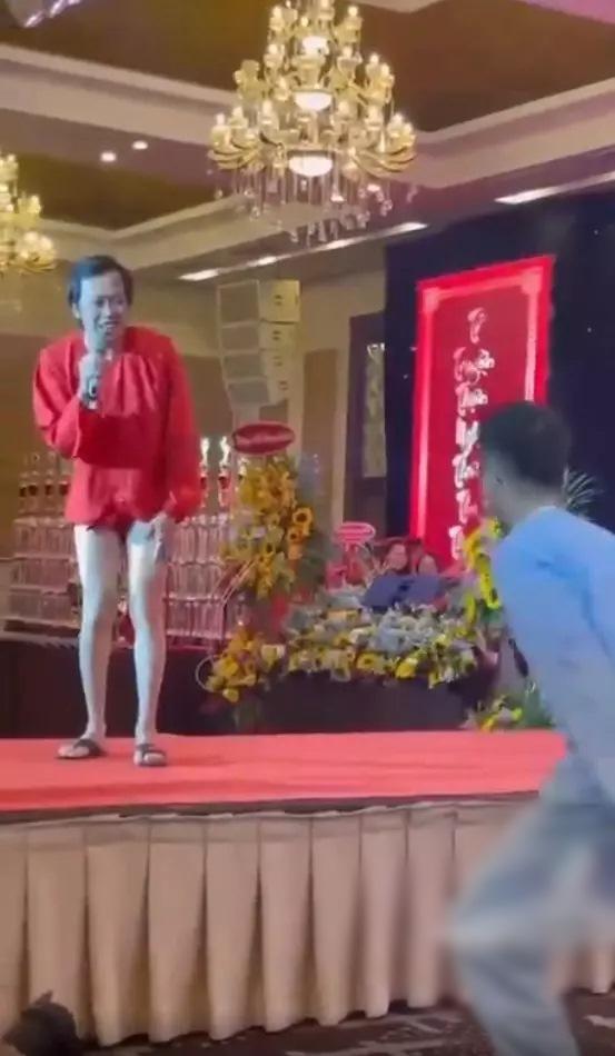 Không chỉ Hoài Linh, Duy Khánh cũng sở hữu chân nuột khó tin-1