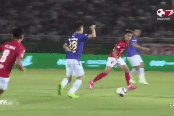 Vợ Hùng Dũng khóc nghẹn, bay vào thăm chồng ngay trong đêm-7