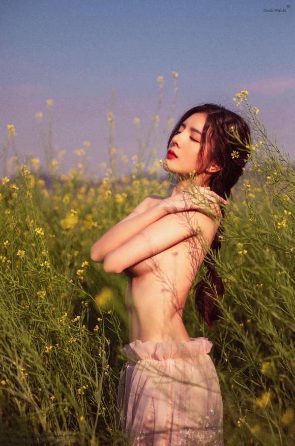 Gái xinh gây sốc khi công khai khoe ảnh bán nude bên vườn cải-3