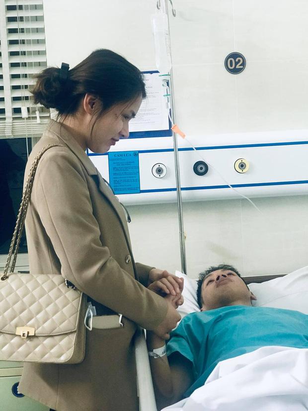 Vợ Hùng Dũng khóc nghẹn, bay vào thăm chồng ngay trong đêm-4