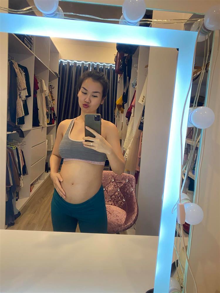 Bà bầu Võ Hạ Trâm tăng cân vùn vụt chỉ sau một đêm ngủ dậy-1