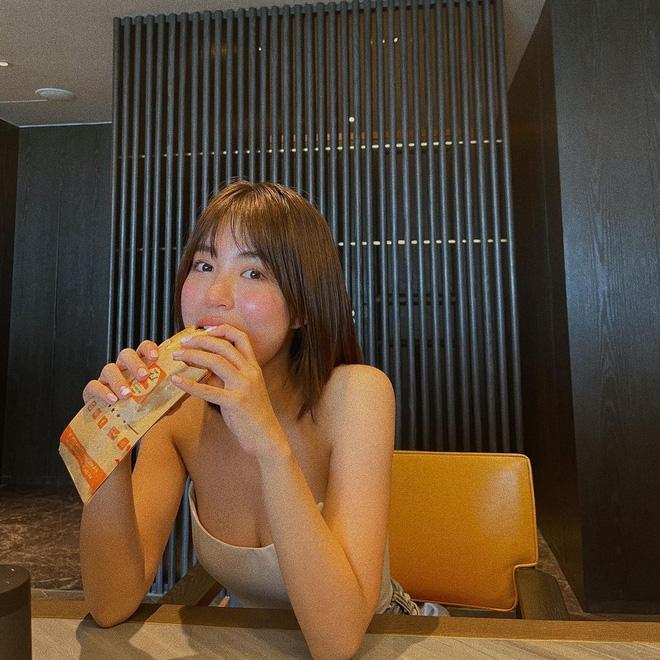 Mẫn Tiên bon chen mốt khoe chân ngực như Ngọc Trinh, Chi Pu-1