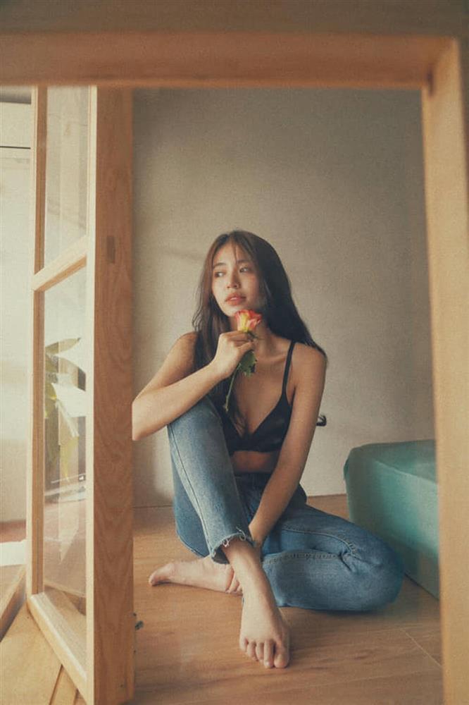 Mẫn Tiên bon chen mốt khoe chân ngực như Ngọc Trinh, Chi Pu-2