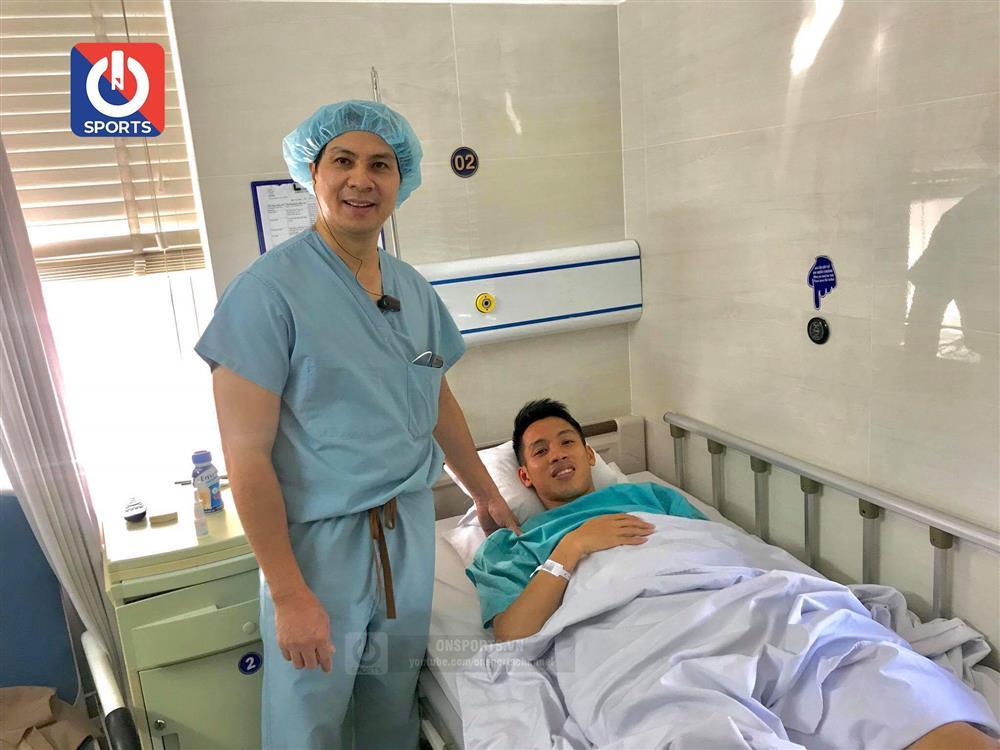 Ảnh mới nhất của Hùng Dũng trước khi lên bàn phẫu thuật vì chấn thương-3